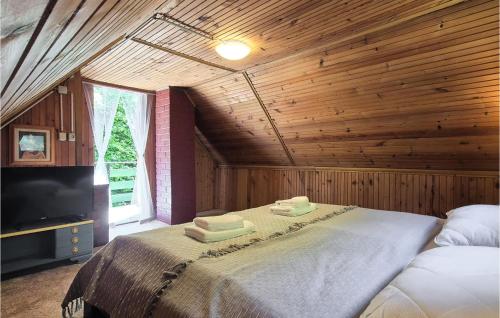 1 Bedroom Beach Front Home In Jastrebarsko in Kostanjevac