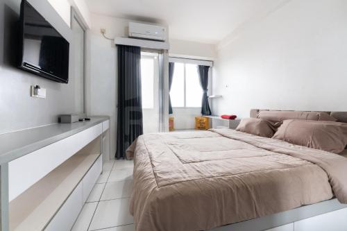 RedLiving Apartemen Riverview Residence - UV Rooms Tower Mahakam with Netflix - Cikarang