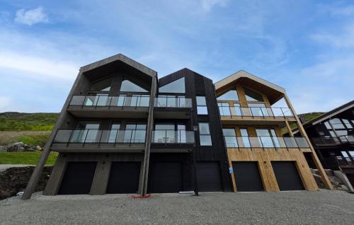 . 4 Bedroom Stunning Apartment In Edland
