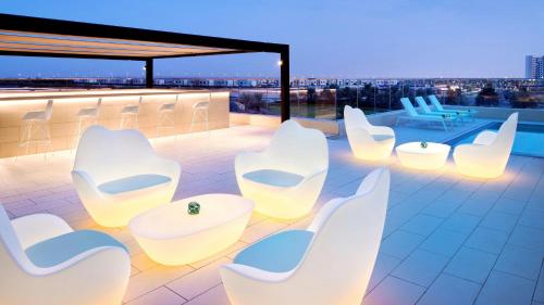 Restaurant, Holiday Inn Dubai Al-Maktoum Airport By IHG near LEGOLAND Dubai