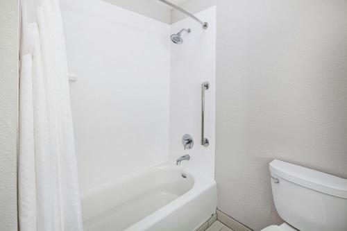 Holiday Inn Express & Suites Clovis-Fresno Area by IHG – Clovis, CA