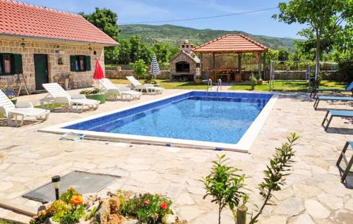Peldbaseins, Lovely Home In Gradac in Otavice