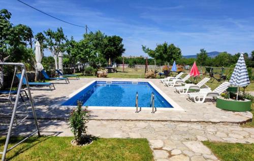 Peldbaseins, Lovely Home In Gradac in Otavice