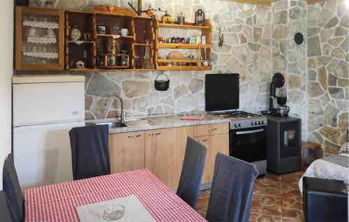 virtuve, Lovely Home In Gradac in Otavice