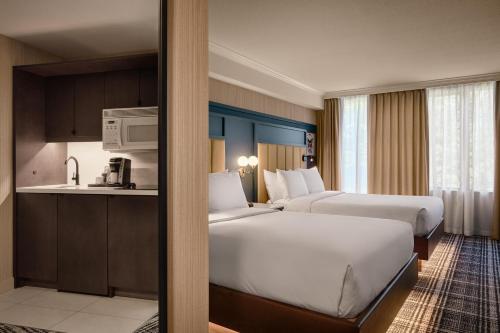 2 queen beds