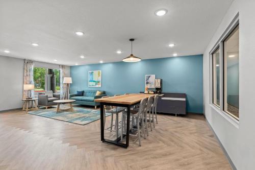 ردهة, WoodSpring Suites Atlanta Canton in Canton