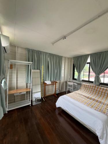 The Neighbors - Chanthaburi