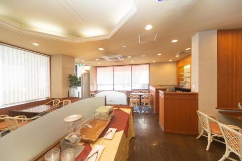 Restoran, ハイパーイン観音寺駅前 (ハイパーイン観音寺駅前) in Kanonji