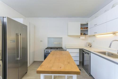 Villa Joïa - 9BR Villa, Aley-Souk El Gharb (Villa Joia - 9BR Villa, Aley-Souk El Gharb) in Aley