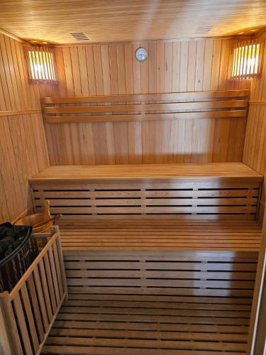Sauna, Appartement spacieux avec Jacuzzi et Sauna in Lembaša