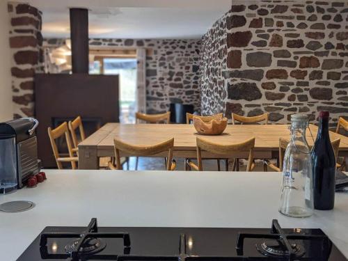 virtuve, Maison de vacances tout Confort au Calme avec Jardin clos in Lavoute-Chilhac