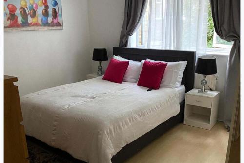 2 Bed Apartment Sleeps 4 - Free Parking - Balcony - Location saisonnière - Beckenham