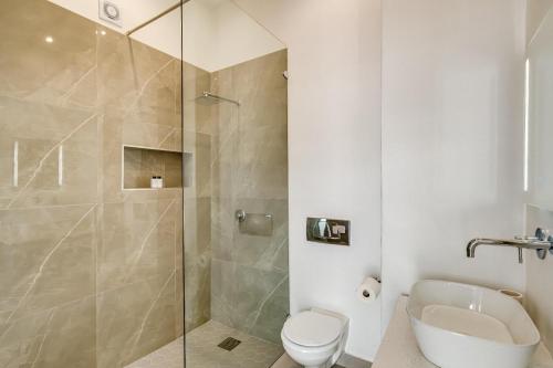 Camps Bay 6bed w Ocean Views and Pool Villa Sevara - image 12