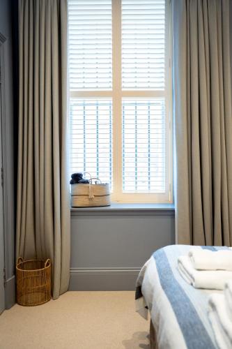 Stylish Georgian Main Door Apartment - image 13