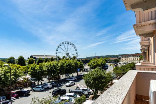 The Lux Apartment - Arona fronte lago- AC - WiFi - By Guestaly