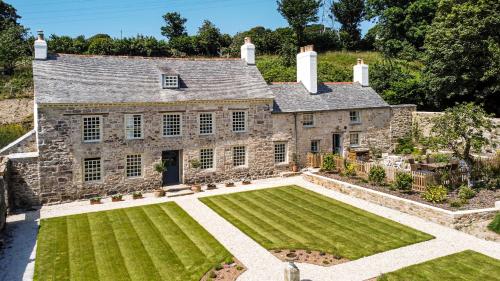 Exterior view of Cusgarne Manor boutique B&B - adults only