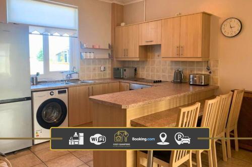 Spacious 3BR House By Cozy Quarters Property Management Vacation Rental Trimdon Grange Easy access to A1 With Free WiFi gîte à louer Thornlaw Peel