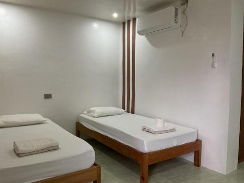 Cris & Mar Homestay Room Type - Deluxe Double or Twin Room with Balcony