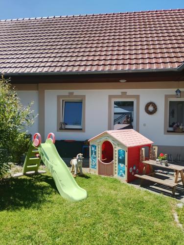 Ubytování Otín (Ubytovani Otin) in โอติน