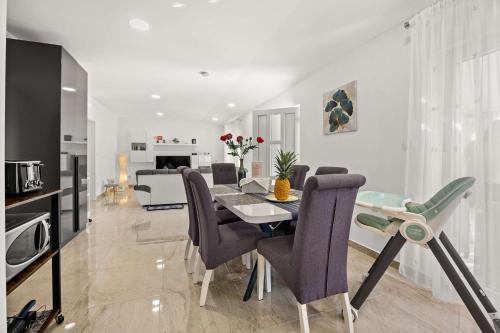 Holiday House Nives with pool and playground in Orihi