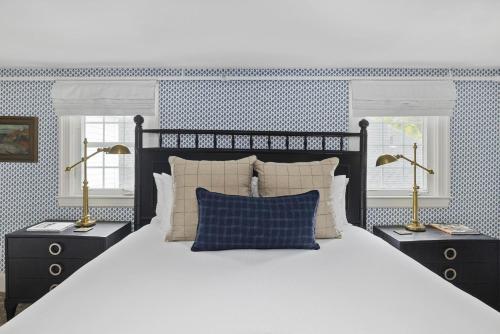 Kennebunkport Inn Room Type - Hackenberg King with Seating Area