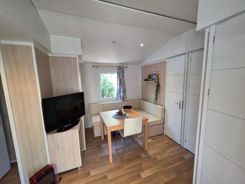 Séjour Normandie - Mobilhome confort 2ch-5p avec TV - Wifi dans l'Eure - 328 (Sejour Normandie - Mobilhome confort 2ch-5p avec TV - Wifi dans l'Eure - 328) in Anet