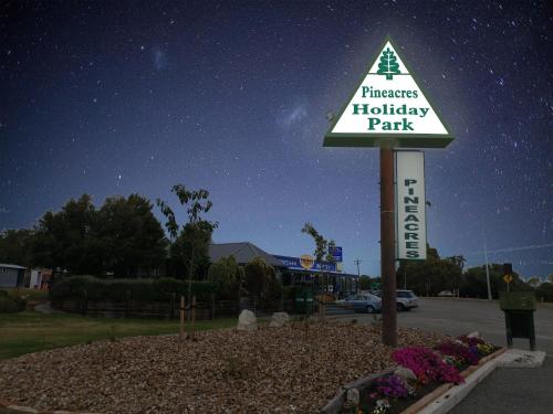 Pineacres Motel and Park - Accommodation - Kaiapoi