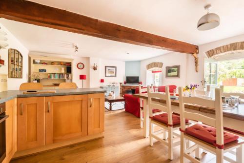 Iekārtas, Hawthorn Cottage in Strete