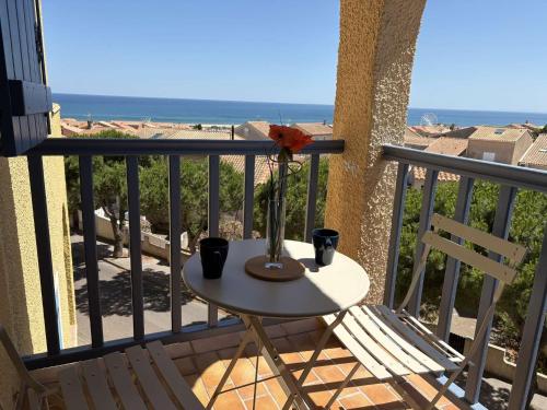 SP570-A1011 Appartement 2 pièces balcon SAINT PIERRE LA MER