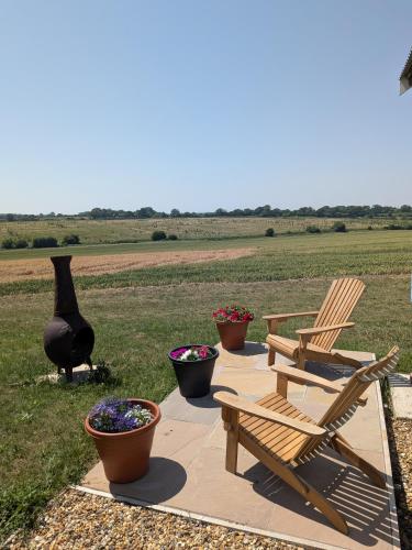 The Leveret's Lookout - Vintage Original Shepherd's Hut in Thorpe-Le-Soken