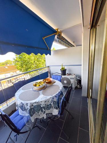 Cozy studio, terrace near beaches, Cannes in Mandelieu-la-Napoule Center