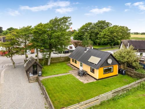Lovely Cottage With Wood-Burning Stove And Water View