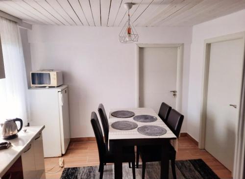 virtuve, Bus Station Hostel in Peje