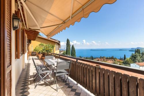 Marietta Home with Lake View by Wonderful Italy