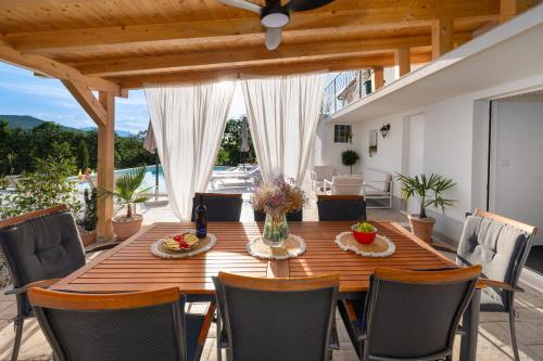 Iekārtas, Holiday Home Saint Anthony - Heated pool in Velika Cista