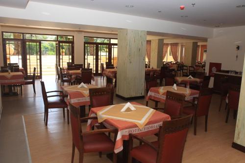 Fiori Hotel - image 2
