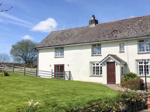 Exterior view of Holemoor Cottage