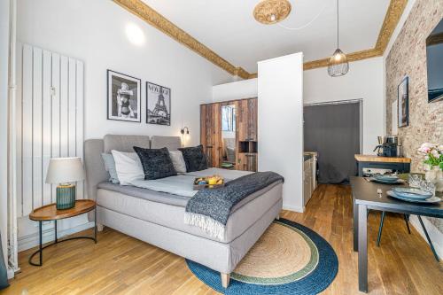 The Koburger I - Stylish studio with 38m2 space and full kitchen Ideal for couples and business travelers - image 5