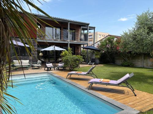Pleasant Family house with swimming pool