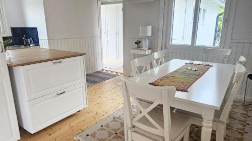 Iekārtas, Skärgårdshus bland Bohusläns klippor SE09181 (Skargardshus bland Bohuslans klippor SE09181) in Apelgarden