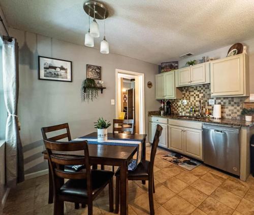 CasaOasis Golf Course Executive Stay Game Room in هينيسفيل