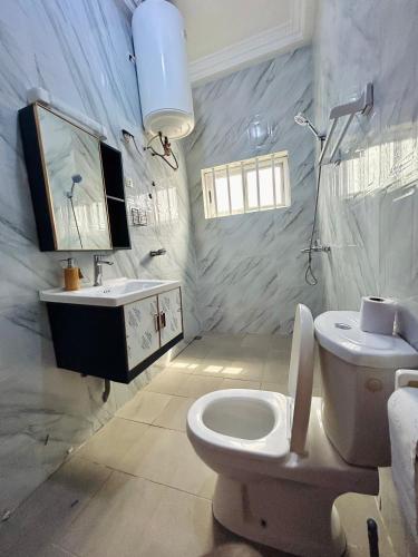 Bel appartement moderne de 3 chambres à Cotonou - image 3