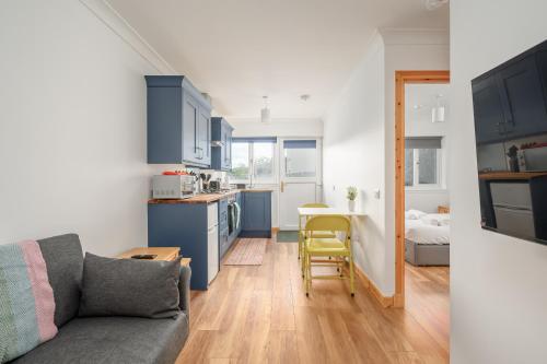 Közös társalgó / TV, King Brude 1 Bedroom Studio - Inverness in Scorguie