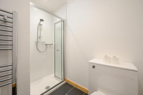 Fürdőszoba, King Brude 1 Bedroom Studio - Inverness in Scorguie