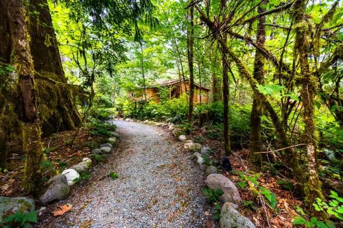 Camp Hideaway - Dog friendly and River Beach