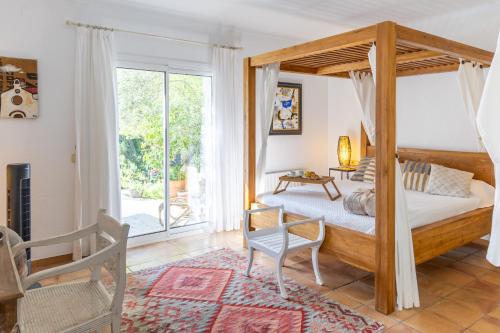 Villa Can Gavarres in Bell-Lloc