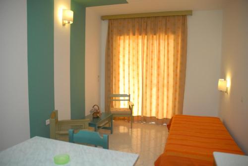 Family Apartment with Pool View (2 Adults + 2 Children) image 6