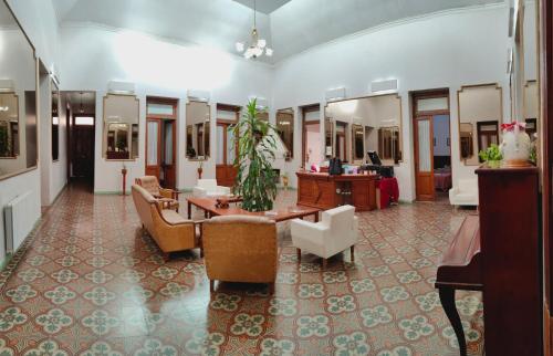 HOTEL LOURD MARY