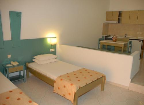 Studio with Pool View (2-3 adults) image 2