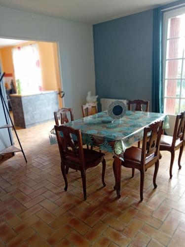 Maison individuelle 5 personnes a 5 mn du PAL in Dompierre-Sur-Besbre